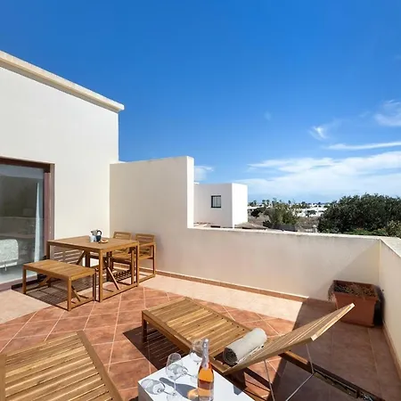 Sunny Lanzarote With Rooftop Terrace & Bbq *